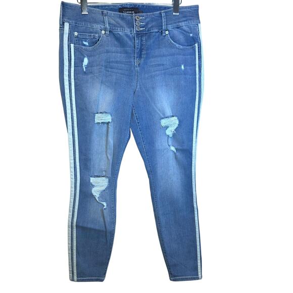 Torrid Skinny Jeans Distressed Jeggings Plus Sz 18 Side Stripes Light Wash - Picture 2 of 11
